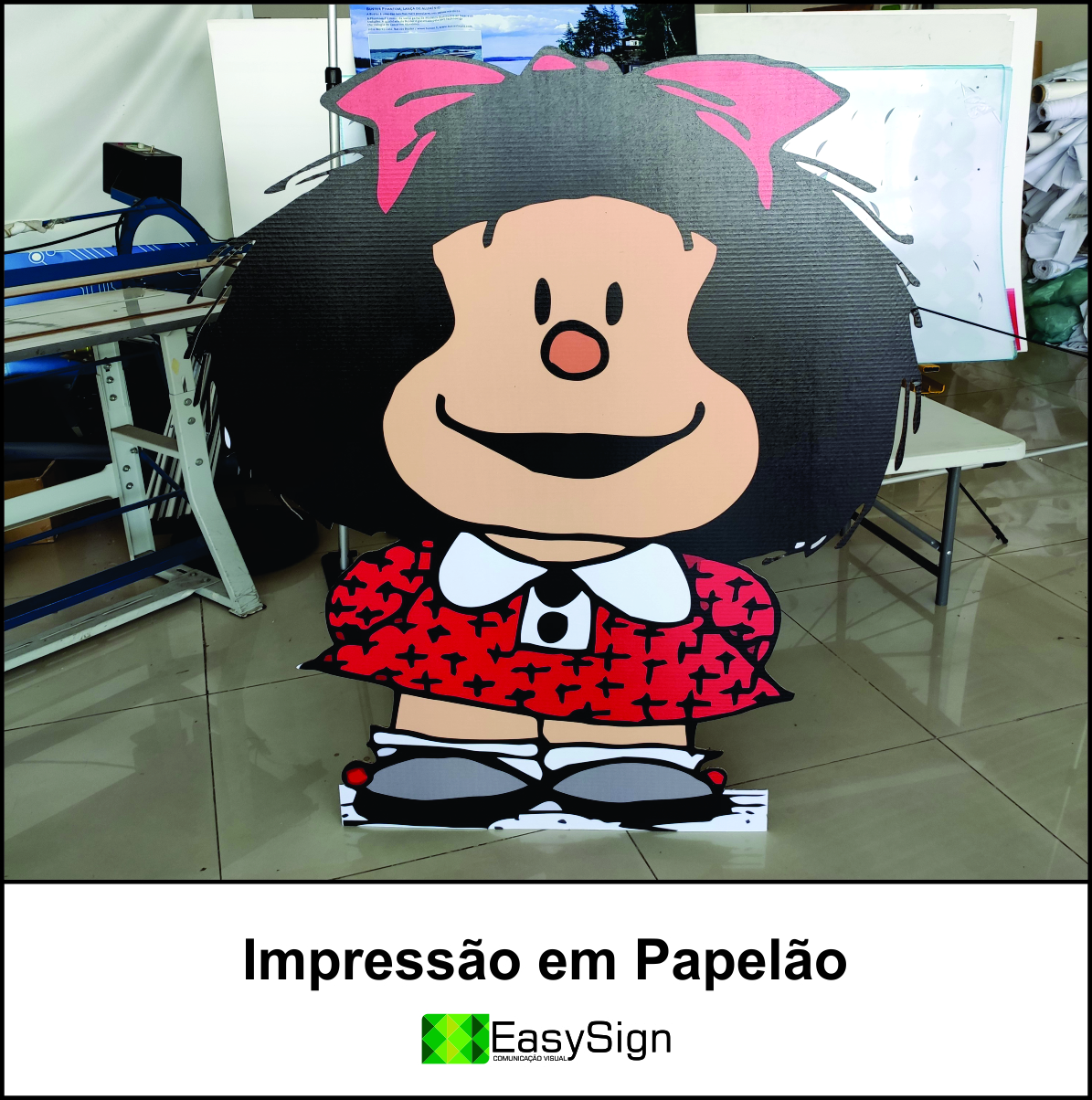 Totem para Propaganda de Papelão