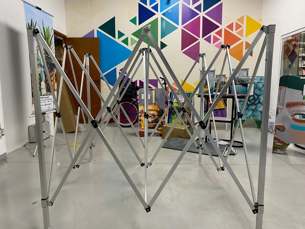 Estrutura reforçada de tenda promocional