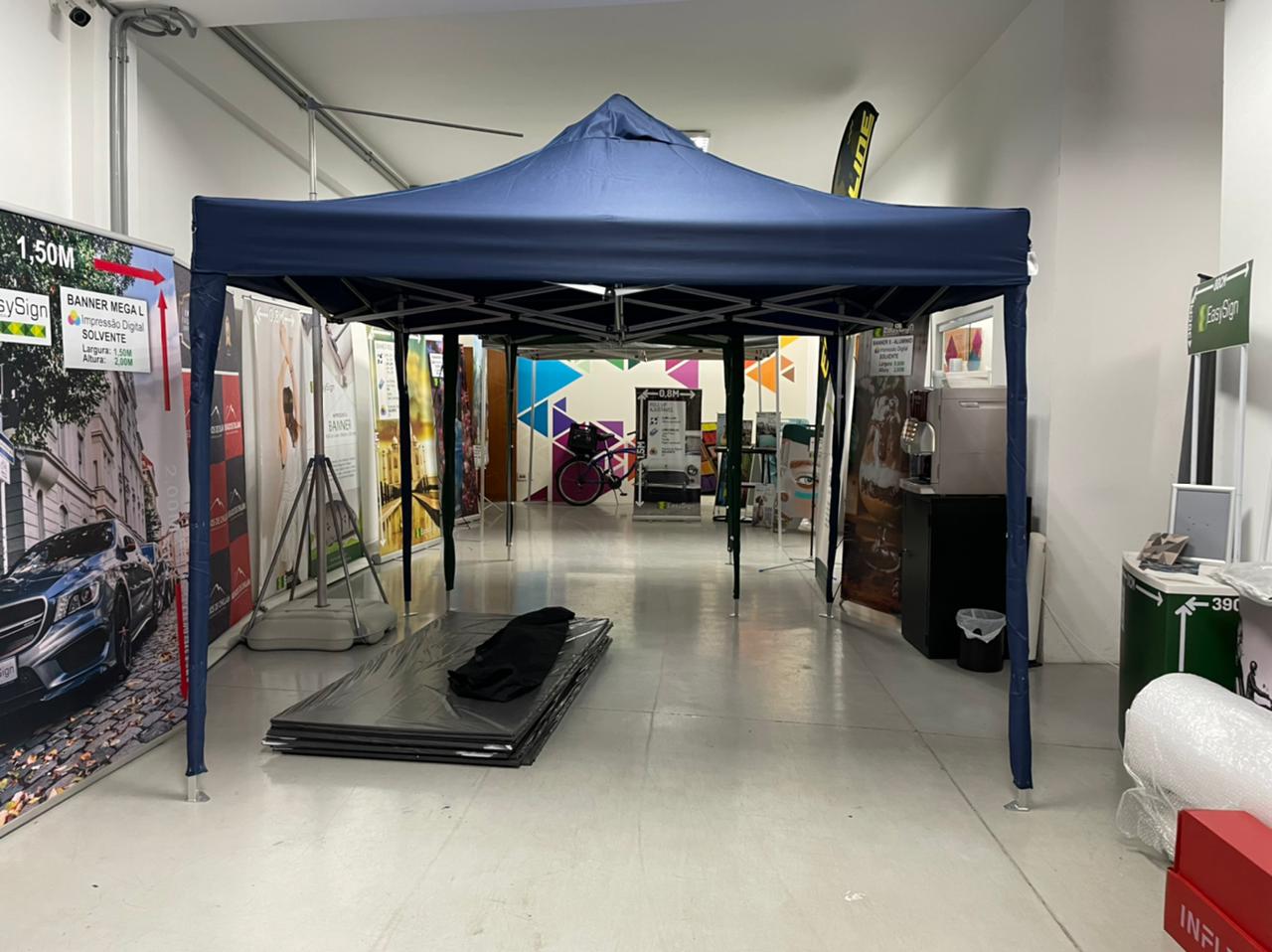 Montagem de estrutura de tenda personalizada