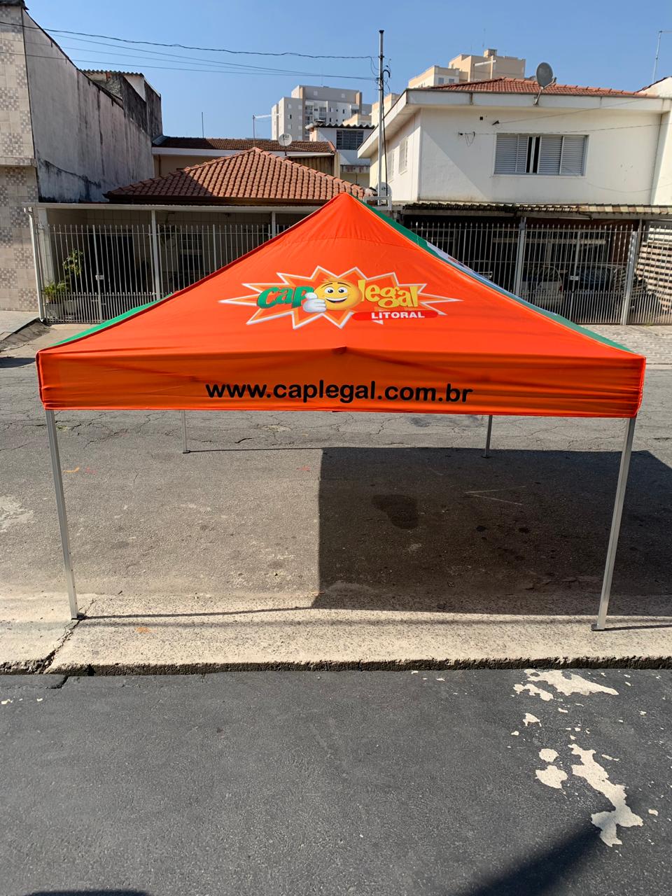 Tenda 3x3 com identidade visual aplicada