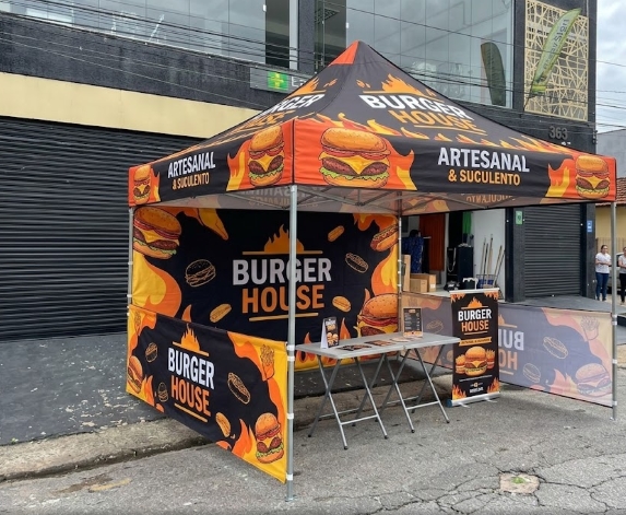 Tenda Para Eventos 2X2 Extrutura De Ferro montada em área externa