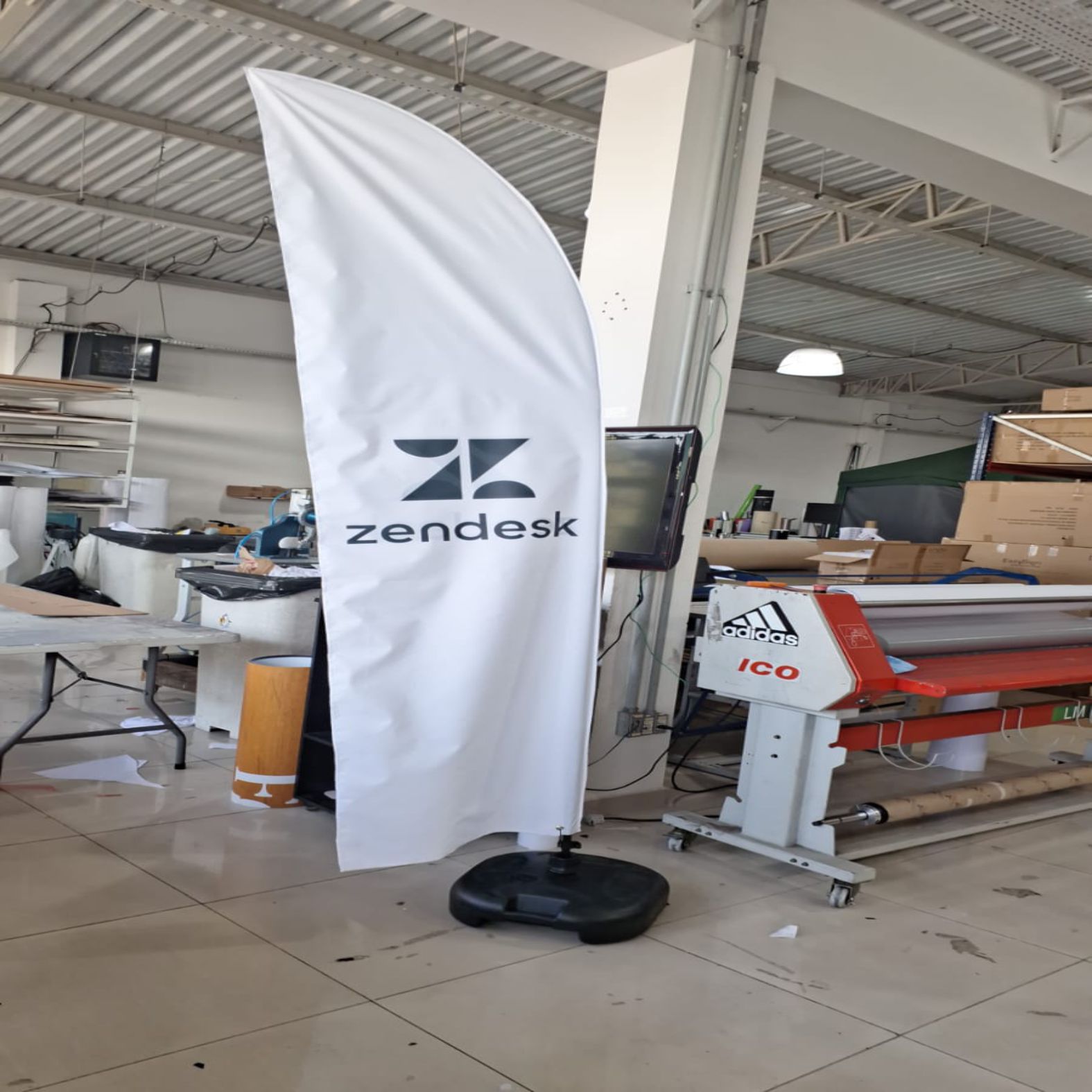 wind-banner-convexa-reta